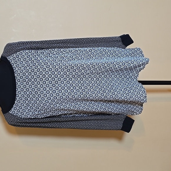 Ann Taylor LOFT Long Sleeve Black and White Patterned Blouse SP - Picture 3 of 5